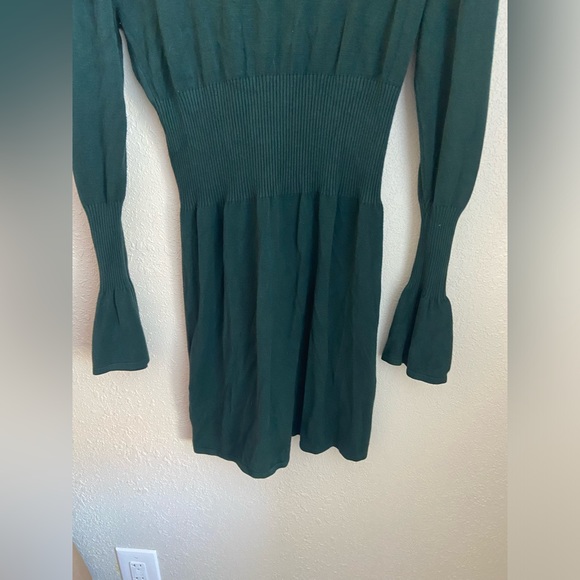 NWOT, Express Stretchy Knits Green Long Bell Sleeve Dress Waist Tie Accents Sz L - Picture 7 of 12